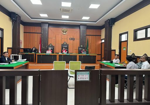 Majelis Hakim Pengadilan Negeri Bangkinang yang dipimpin Hakim Soni Nugraha saat memimpin jalannya sidang gugatan wanprestasi Koppsa-M di Pengadilan Negeri Bangkinang, Kabupaten Kampar, Riau beberapa waktu lalu.