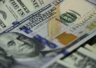 100 US dollar banknote