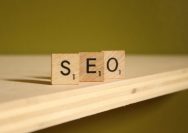 a wooden block that says seo on it